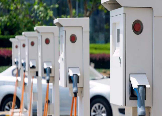 英國(guó)電動(dòng)汽車(chē)行業(yè)陷入困境，英媒：中國(guó)背鍋！